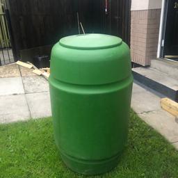 Water with tap
Large
Excellent condition
