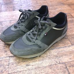 TOMMY HILFIGER LEEDS DUSTY OLIVE MENS TRAINERS SIZE 7

Mens Tommy Hilfiger trainers Size 7 Kharki colour . Condition is practically new, haven’t really worn them (hence the sell). They are comfy trainers and have loads of life left in them.

Not with original box, but will be shipped in a box