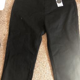 Brand new cropped jeggings in black
From peacocks
Rrp £14
Also selling pair in navy