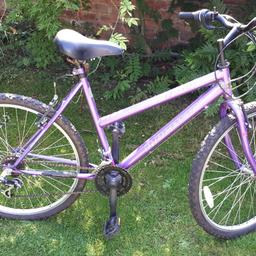 good condition.
20 inch frame.
26 inch alloy wheels.
18 speed.
Gel seat.
Bell.
Free new lock included.
Can deliver for small fee.
Check out my other bikes.