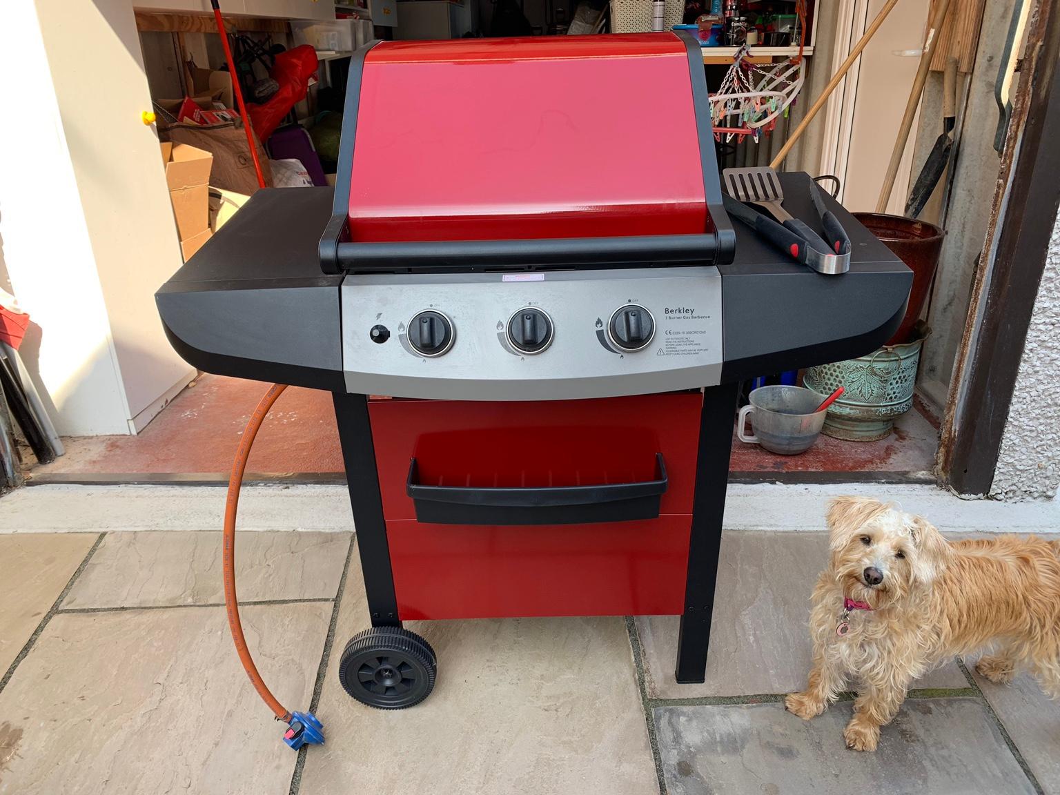 Berkley 3 hotsell burner gas barbecue