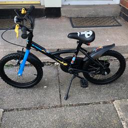 Boys 16” bike for sale, good used condition comes with kickstand stabilisers and lights.
Hardly used from new outgrown know.