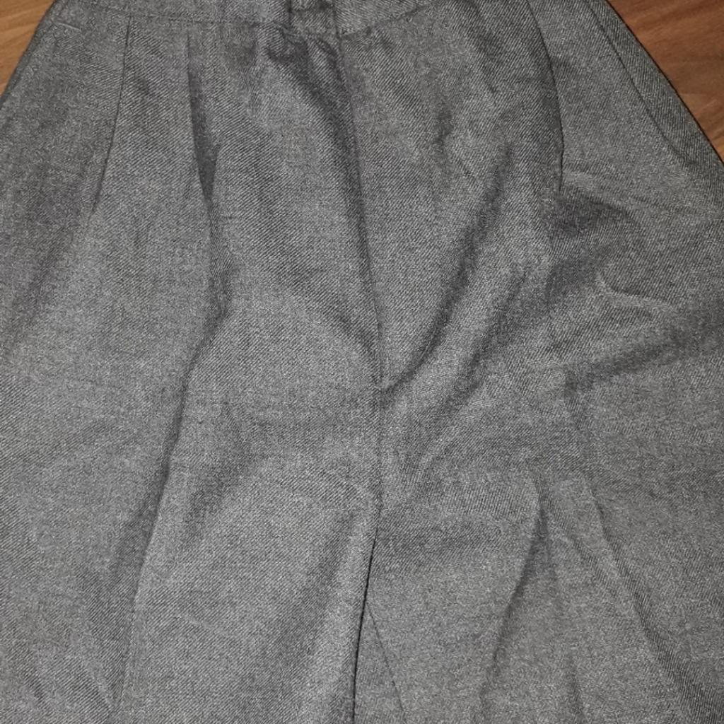 Boys grey school shorts age 7yrs £1.50 collect only.
