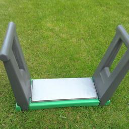 Brand new Hozelock garden kneeler or seat, can be used for both. sturdy plastic. Has a padded seat for knees when kneeling or bottom when sitting.
Great for gardener's with conditions such as arthritis etc. collection from Castle Bromwich B36