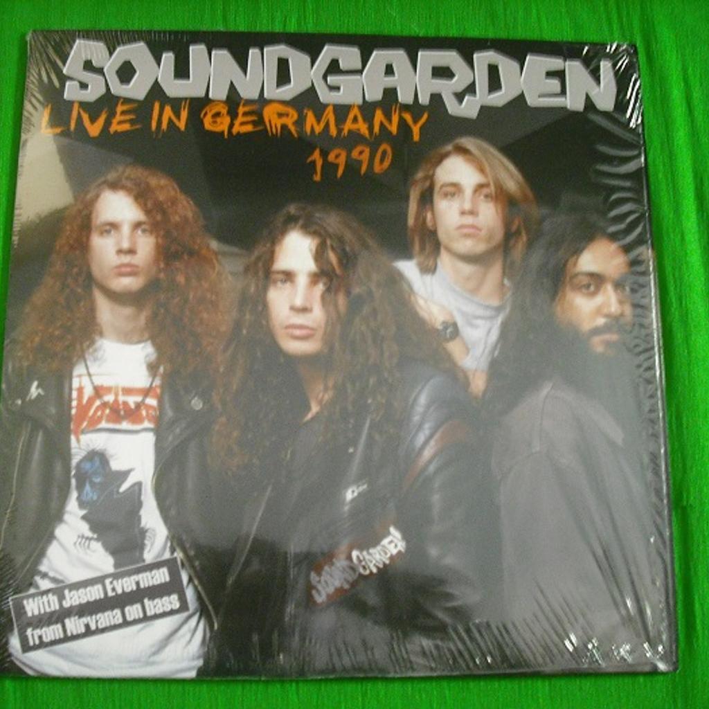 vendo come nuovo (ancora nel cellophane originale) vinile lp 33 giri dei Soundgarden

LIve in Germany 1990

- Philipshalle, Düsseldorf, Germany April 16, 1990
- Direct Metal Mastering