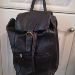 Small very dark brown leather backpack. Good condition, lined and with zipper pocket.