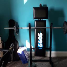 Good condition 
comes with:
2 x 10 kg plates
4 x 1.25 kg plates 
includes bench and bar set