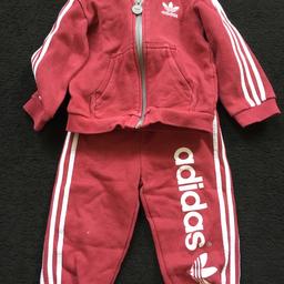 Unisex Adidas set used but in lovely condition size 18 to 24 month