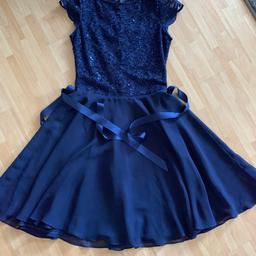 Schönes blaues Abendkleid
Größe 36
1 Mal getragen
Im guten Zustand