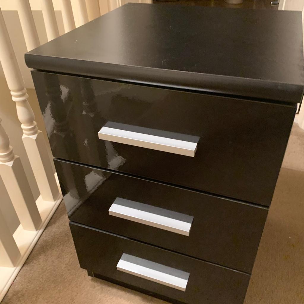 Black gloss bedside table in WS10 Walsall for £10.00 for sale Shpock