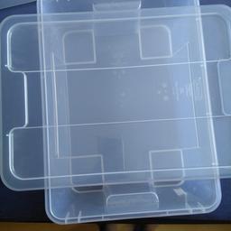 1 x Box mit Deckel, transparent, 28x20x14 cm/5 l
4 x Box mit Deckel, transparent, 39x28x14 cm/11 l
2 x Box ohne Deckel, transparent, 39x28x14 cm/11 l