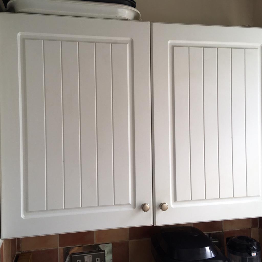 Chilton white B&Q kitchen cupboard doors in B65 Sandwell for £8.00 for
