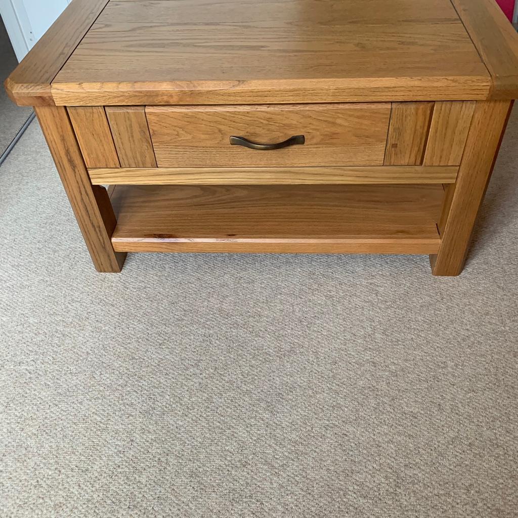 Solid oak coffee table in CV12 Bedworth für £ 100,00 zum Verkauf ...