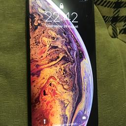IPHONE XS MAX 64gb Gold
Locked to Vodafone 
Crack in bottom left corner
Not in the best of condition
Minor scratches on bezel
Fully working order
No box or charger