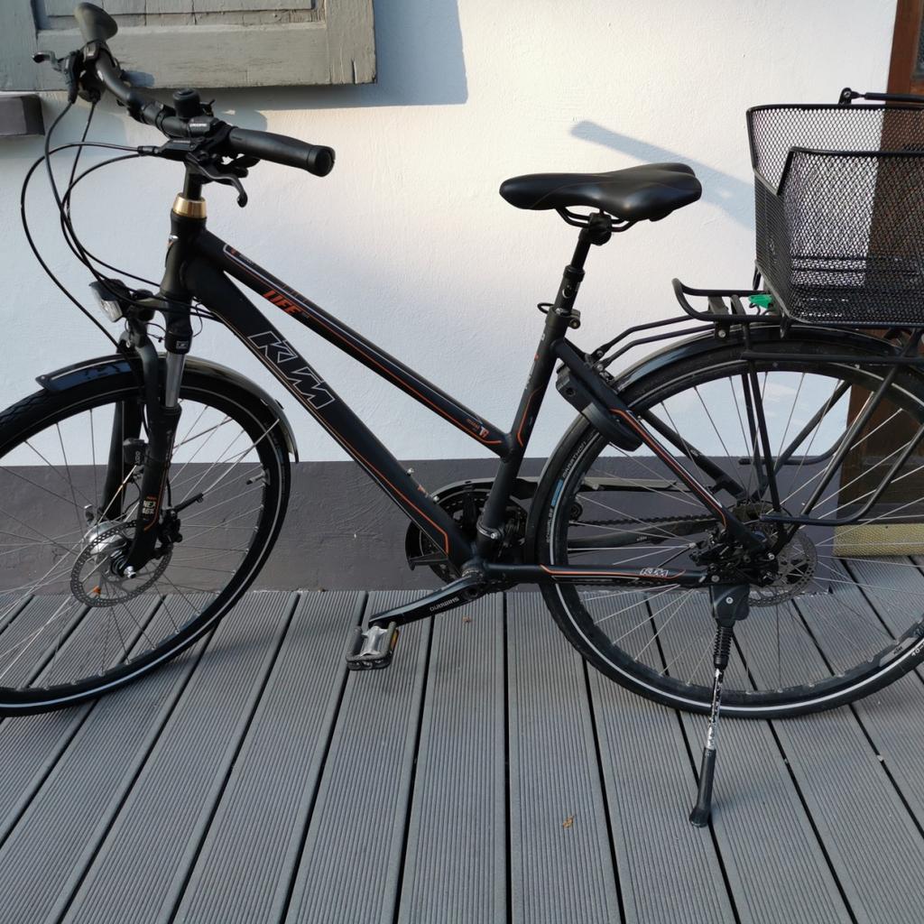 Elegantes Trekkingfahrrad Damen Leicht Fotos