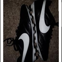 Football boots only been worn once on astroturf.

Too small - Size 10.

No longer have the box.

Bought for £60, wanting a quick sale.

Collection S5.