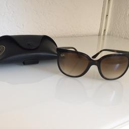 Verkaufe meine schöne Sonnenbrille, die noch in einem super Zustand ist.
Modell: RB4126
Der Neupreis lag bei 150€.