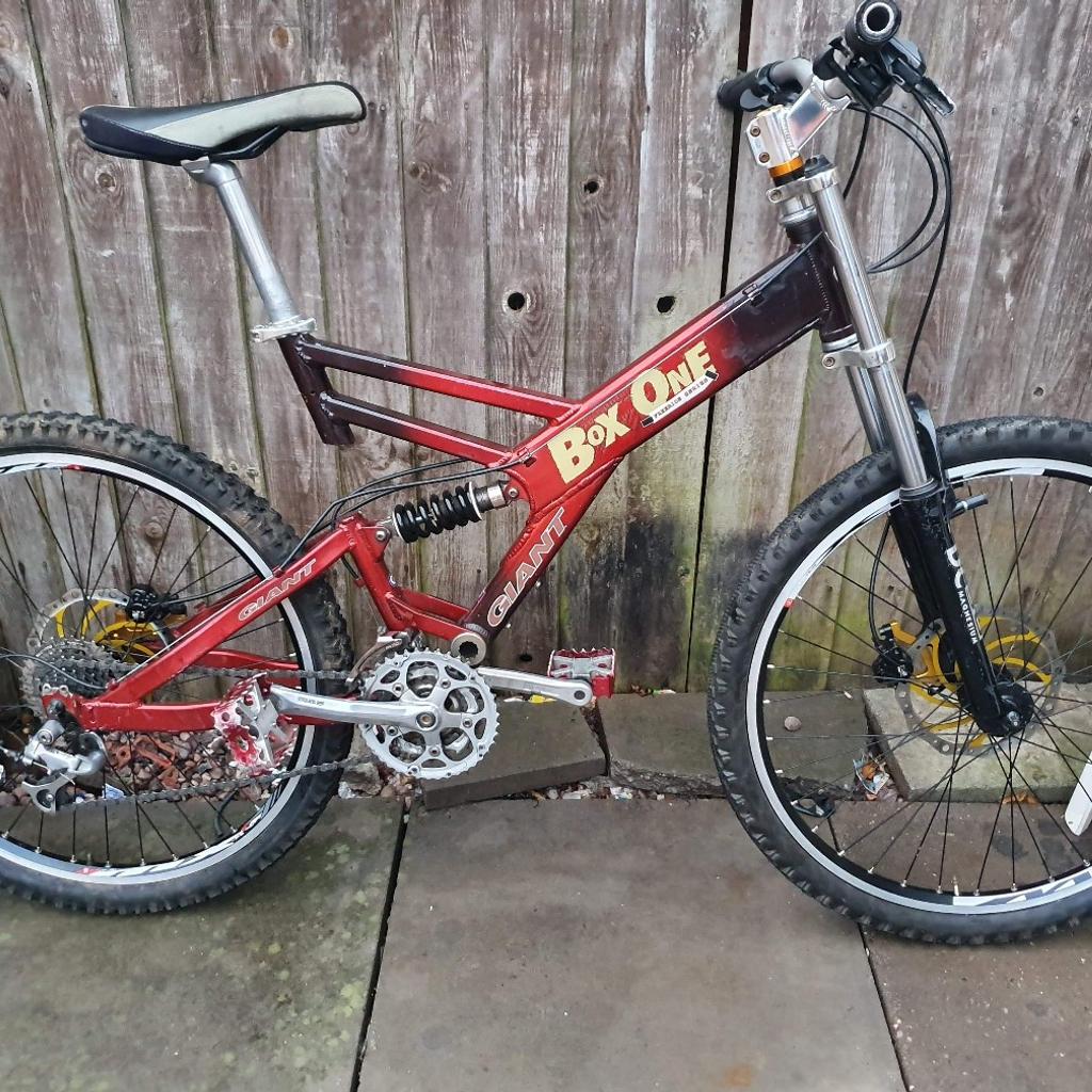 Giant box hot sale one mountain bike