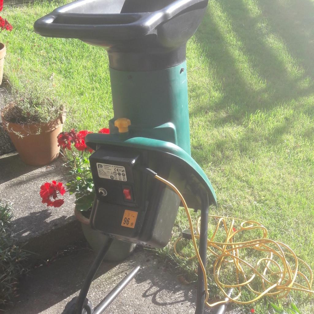 A Black & Decker garden shredder. Model Number: GA 100. Just