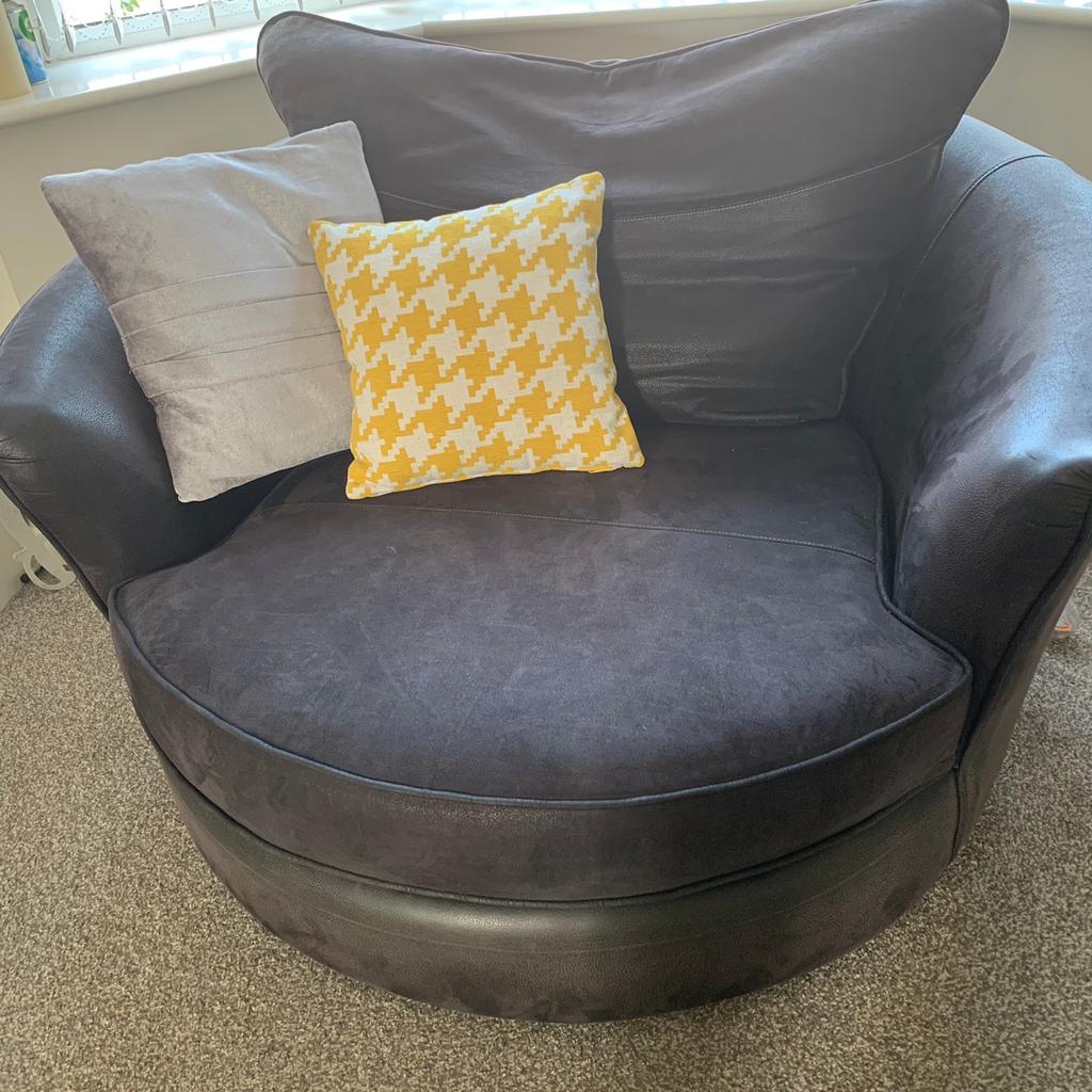 DFS cuddle swivel chair. in Charnwood für 150,00 £ zum Verkauf Shpock DE