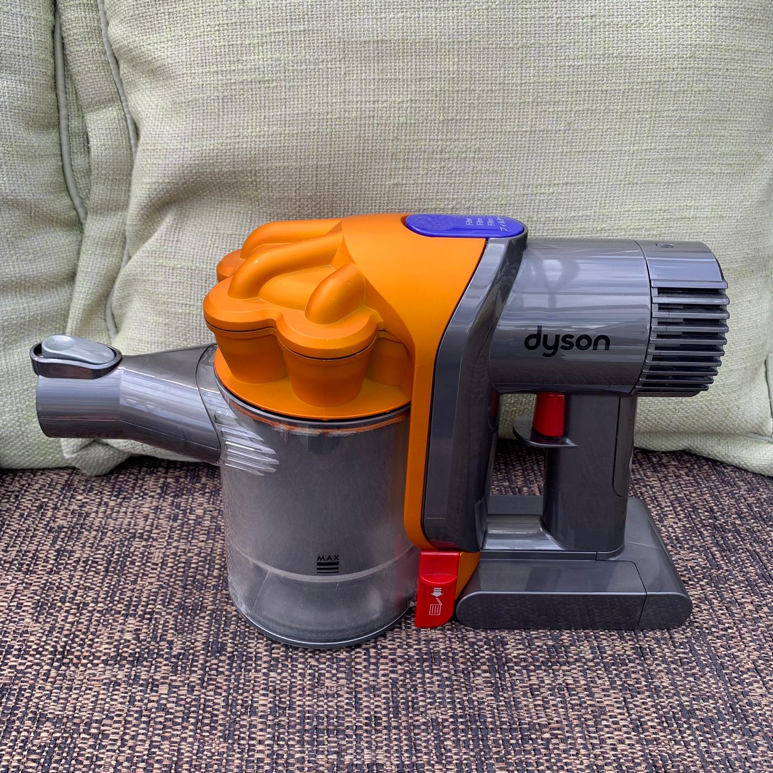 Dyson DC34 Handheld with full set of tools in NN14 Kettering für £ 35 ...