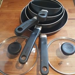 Tefal 4 piece pan set
1 frying pan and 3 saucepans 2 with lid the smaller one did not come with a lid
clean but in used condition still plenty of life in them see photos for condition
