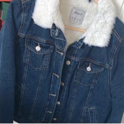 Women’s denim jacket size 12 small sizing so it’s more like a 10