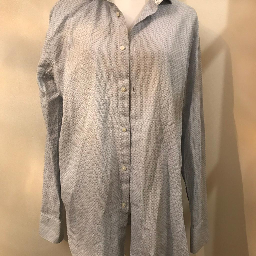 Ted baker designer men’s shirt
Size large
Worn once it’s in excellent condition
Postal delivery available £3.20

#shirt #men #casual #formal #tedbaker