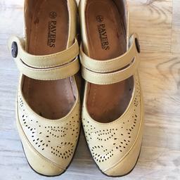 Women’s shoes with Velcro strap and pattern detail, sandy cream colour. Size 6, have been worn but in good condition.
Can post if you message
Thanks