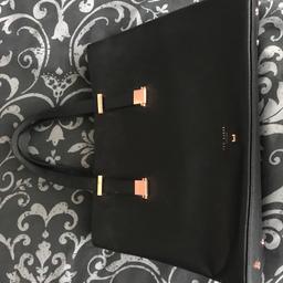 Black large ted baker handbag for sale with rose gold detailing 
Good condition hardly used

Collection Sheldon B26