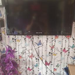 36inch Akura hd tv in good condition no cracks or chips last picture is to show tv working 3 hdmi ports has freeview built in THIS IS NOT A SMART TV