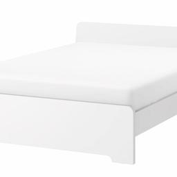 Due to already furnished apartment I need to sell my IKEA bed in perfect conditions.

Only pick up at my flat accepted.

Details:
- Bed Askvoll weiß and Lönset 160x200
- Matratzen Hövag 160x200
- Skorva Mittelbalken verzinkt