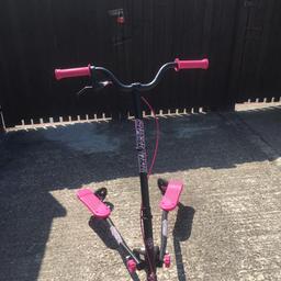 Colour: pink and black
Condition: good condition.

Message me for more info/negotiations.