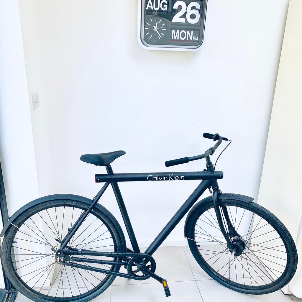 Vanmoof calvin klein store bike