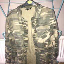 Camo jacket in a size 6 but would also fit size 4-8 
Selling as I no longer wear it 
Bought for £25