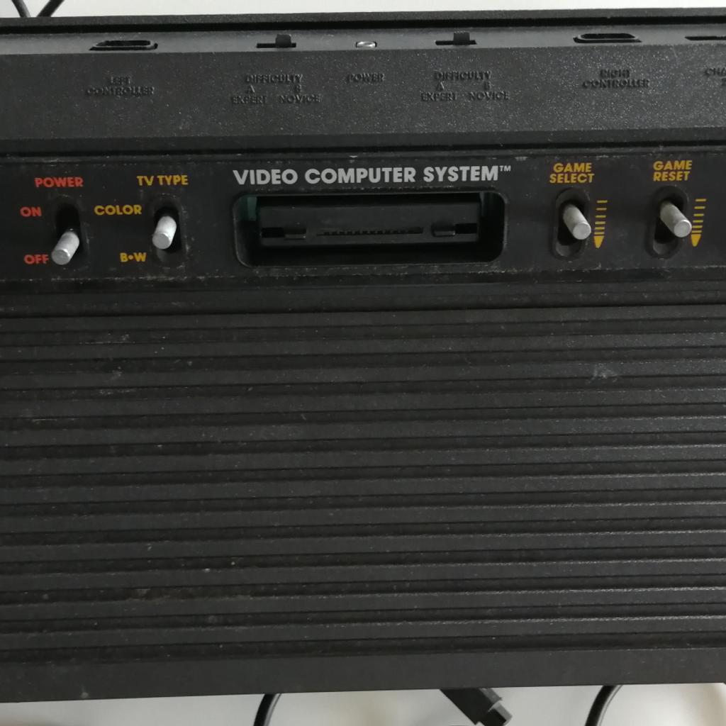 Verkaufe eine Atari 2600 "Darth Vader" Konsole
- Konsole
- Netzteil
- 2 Joysticks