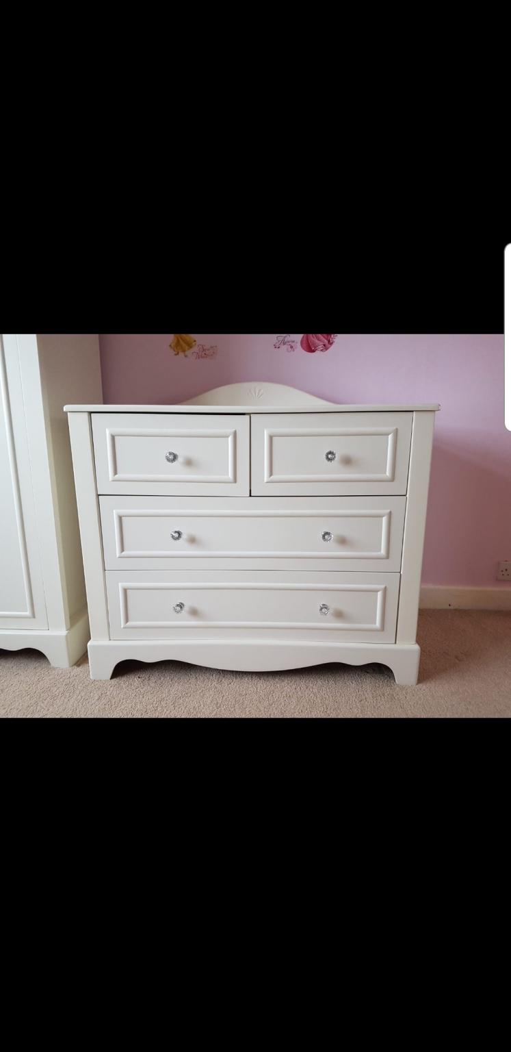 mothercare cot bed, wardrobe and drawers in B68 Sandwell für £ 150,00