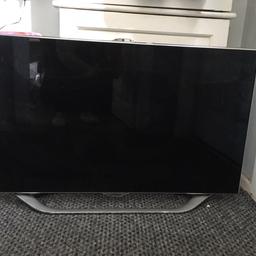 40” smart tv Samsung model number and info is uploaded not sure what’s wrong with it, turns on but like it’s in loop keeps saying Samsung and that’s it, no remote