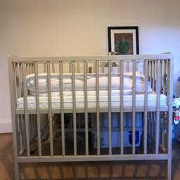 Space saving mini cot suitable for up to a year, comes with a mattress, barely used as he moved into his own room shortly after buying it. Great for tiny rooms or room sharing, I also have a barely used sleepyhead if you’re interested in both we can discuss a deal :) pick up only. Kingsland road Dalston