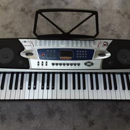 Hardly used Gear 4 Music 54 key electronic keyboard with 100 rhythms and 100 instrument sounds. Great force beginner. 

Comes with mains plug in, can use batteries if desired. Also includes a microphone. 

Viewing welcome