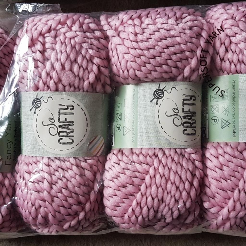 brand new Aldi crafty yarn wool in WA3 Wigan für £ 3,00 zum Verkauf