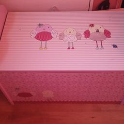 wooden storage box in excellent condition just needs little clean up there is felt tip Mark's on inside easily cleaned it has been used as can see by pictures just having a good clear out