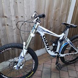 2011
27.5 tyres
Medium size
Full suspension downhill mountain bike
Gears 1-9
Collection from leigh