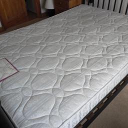 double mattress 4ft 6in Flexiform comfort Jacqueline construction flexiform this was in the spare room so hardly used in excellent condition very clean
no stains or marks from smoke free home selling due to being too firm for us £25 ono.
any questions please ask 07973405197