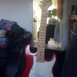 kids electric guitar no cable cheap enough to buy very good condition.