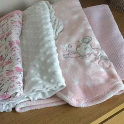 4 pink baby blankets, buyer collects