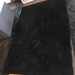 4 schwarze Teppiche (für Wohnzimmer / Schlafzimmer / Kinderzimmer / Esszimmer) von Ikea (die grauen Teppiche außen stehen nicht zum Verkauf) / ca. 160 cm x 230 cm / gebraucht, aber in sehr gutem Zustand / frisch gesaugt / nur Abholung in Frankenthal / Preis pro Stück (VHB) > über den Preis können wir reden / gerne auch einzeln zu verkaufen / gerne vor dem Kauf besichtigen