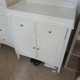 M&S Hastings changing table in Ivory perfect for nursery, changing top can also be removed
Perfect condition and hardly used
Great bargain
Pick up Heywood