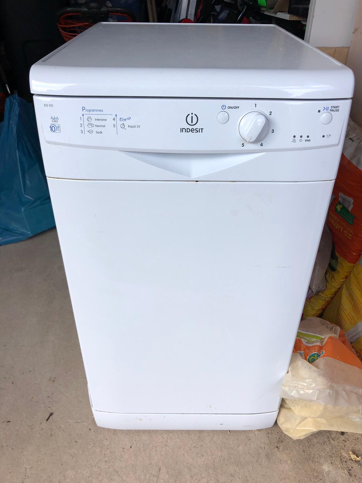 Indesit ids hot sale 105 dishwasher