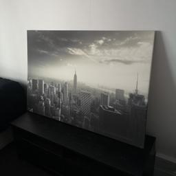 Here we have 3 x NY skyline canvas they are all in great condition and are exactly same size.
Selling as redecorating